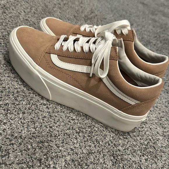 Vans Tan and White Low-Top Platform Sneakers - Picture 1 of 6